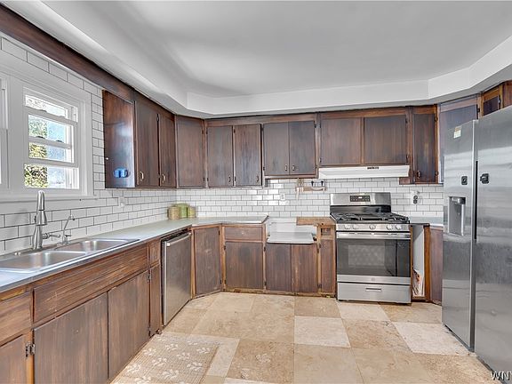 5th image of 5565 Ridge Rd