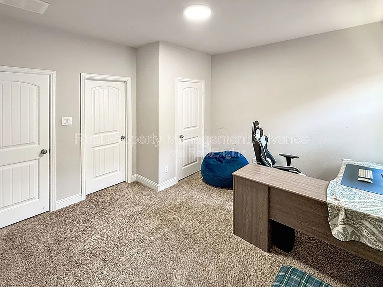 9209 Guadalupe St — Photo 18