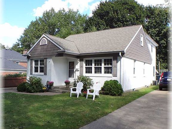 3rd image of 215 Beverly Dr