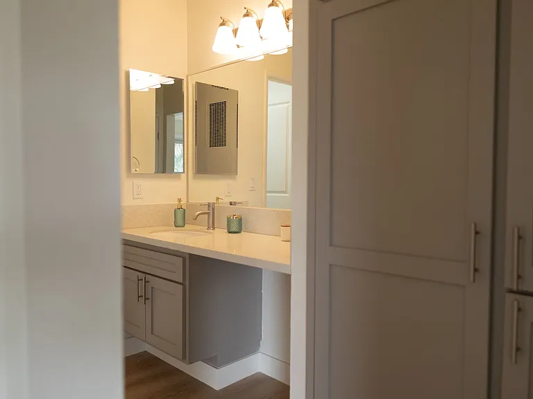 Tustin Palms Apartment Homes — Photo 9