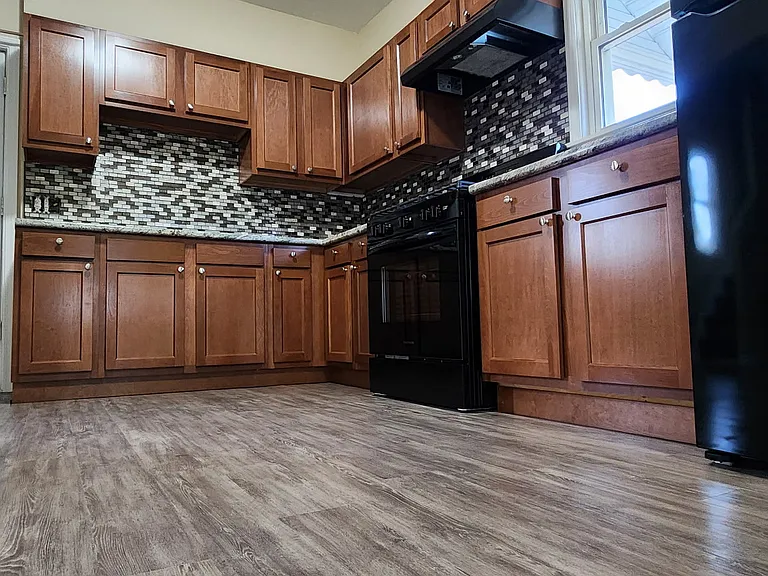 55 E Lake St — Photo 8