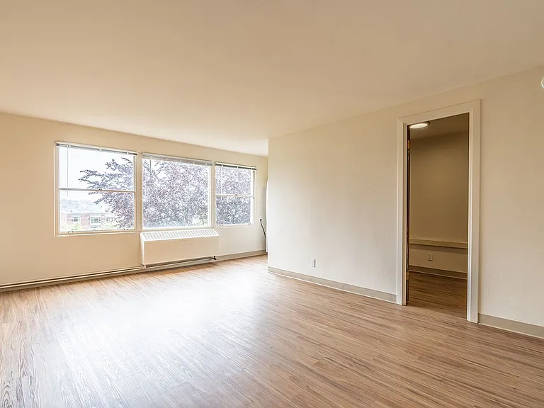 The Queensborough Apartments — Photo 24