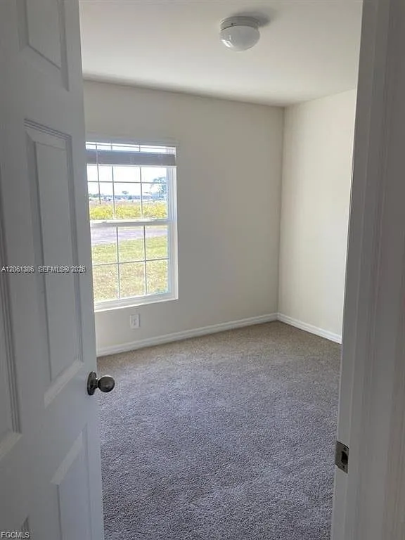 3 bed, 2.0 bath, 1367 sqft, $1,900 — Photo 4