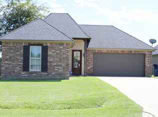 101 Regal Oaks Dr, Scott, LA 70583