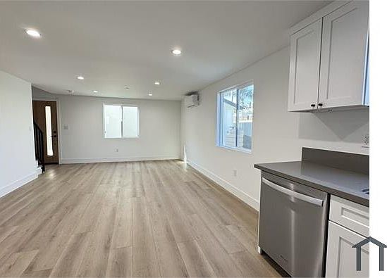 4th image of 11943 Burton St #45HALF