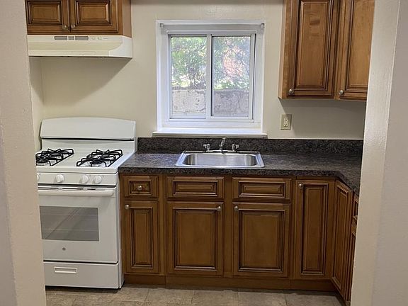 4th image of 52 Hall Ave APT 2