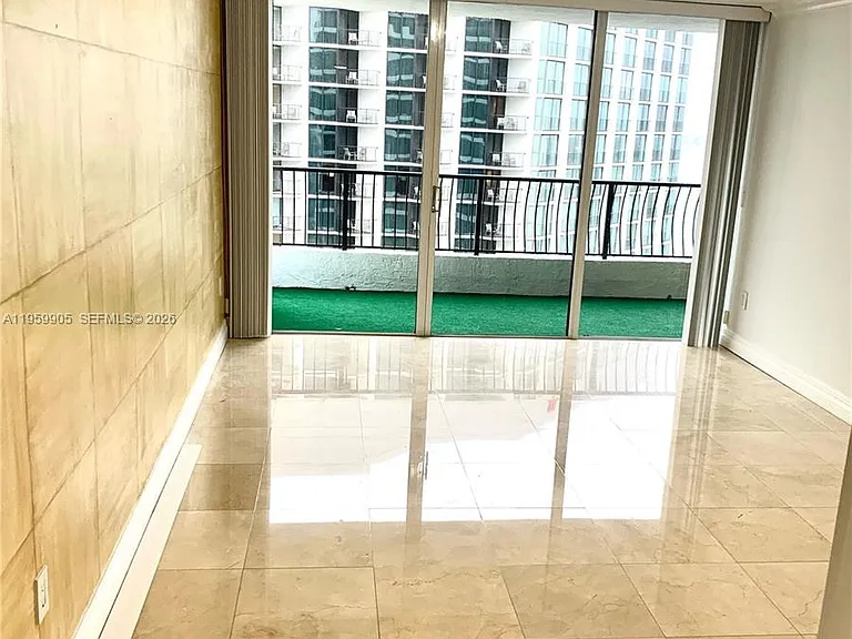 555 NE 15th St #26G — Photo 18