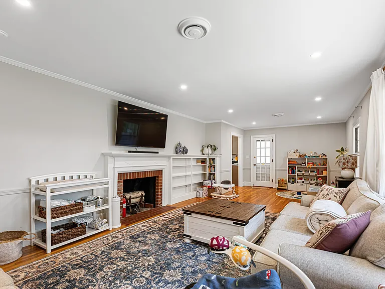 355 Pearse Rd — Photo 19