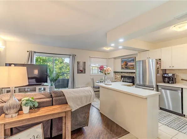 648 Grey St #305, Brantford, ON N3S 4Y3