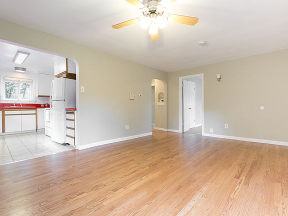 4th image of 12932 Glenwood Ave SW