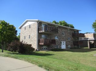 13 N Lawler St APT 5, Emmetsburg, IA 50536
