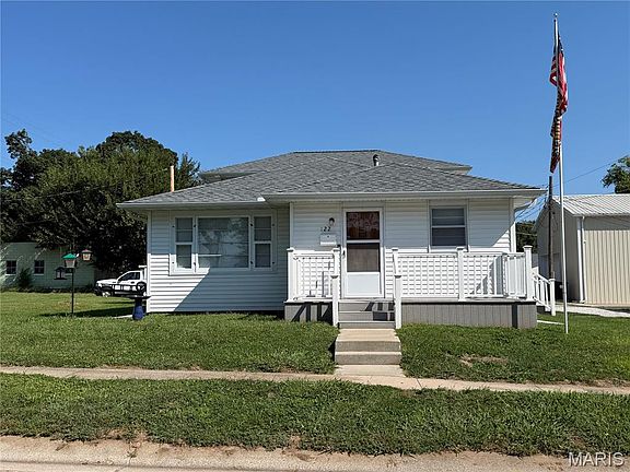 2nd image of 122 W Elm St