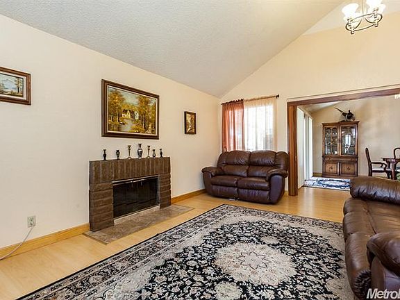 3rd image of 4073 Tresler Ave