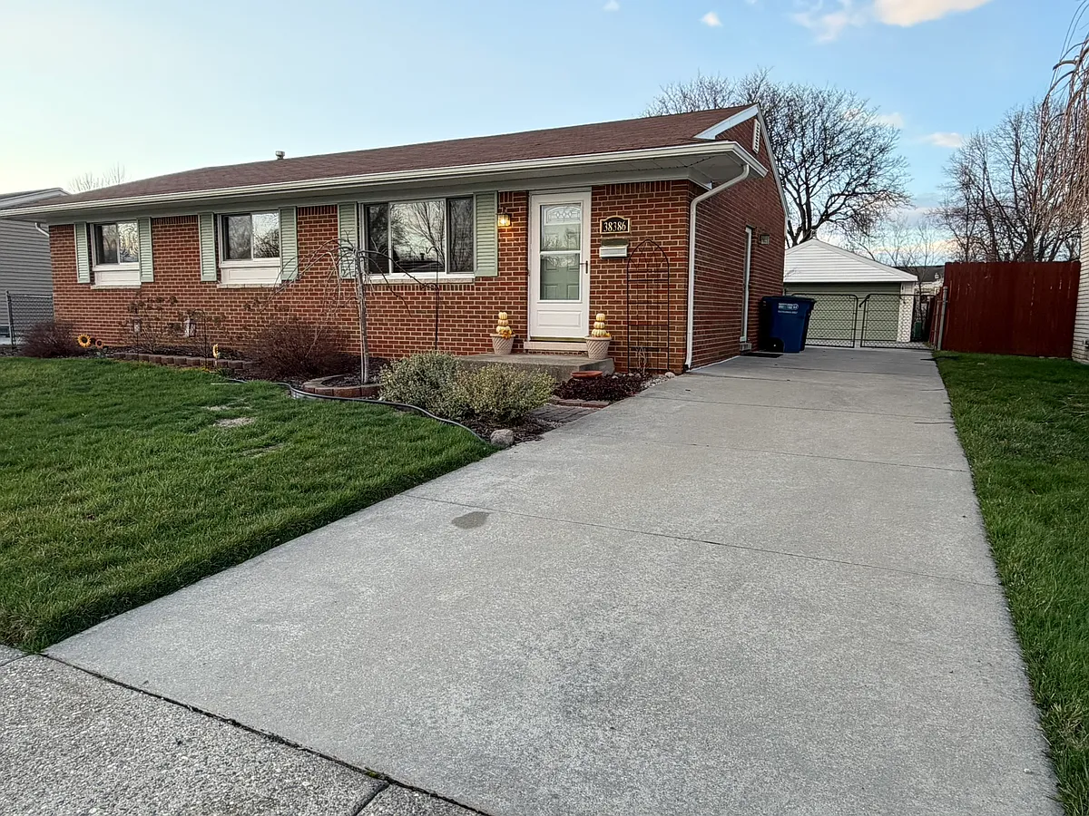 Building Photo - 38386 Maes St