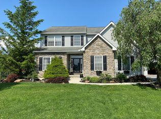 517 E Penn St, Topton, PA 19562