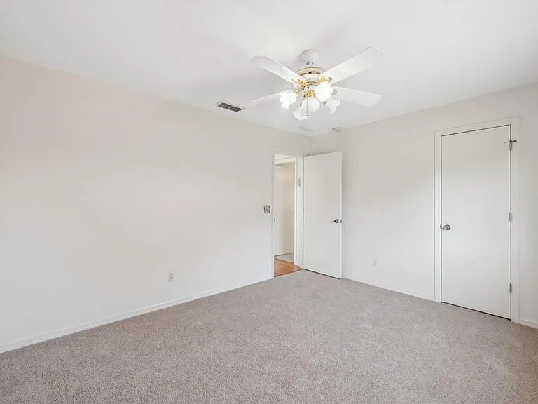 9853 SW 59th Cir — Photo 7
