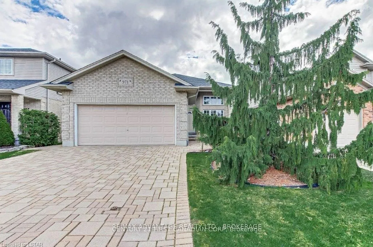 4 bed, $2,700 — Photo 1