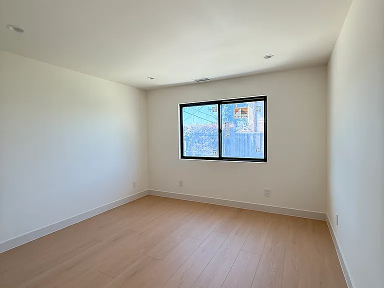22783 Voss Ave #B — Photo 15