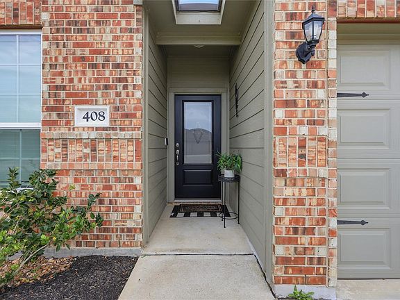 3rd image of 408 Texas Olive Dr