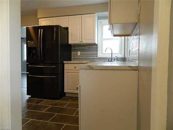 4th image of 15912 Northwood Ave