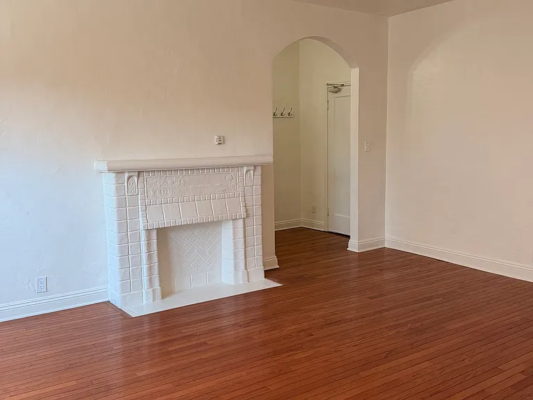 314 N Curson Ave #103 — Photo 4