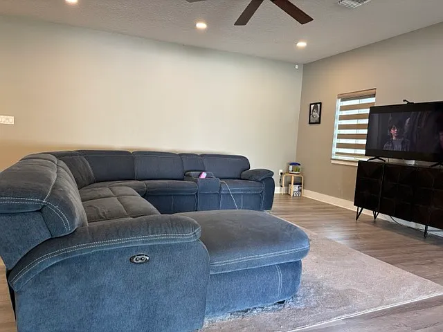 2432 Sanford Ave — Photo 7