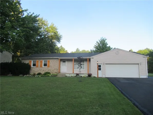 310 Shadydale Dr, Canfield, OH 44406