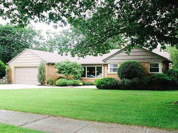 4th image of 704 N Coquillard Dr