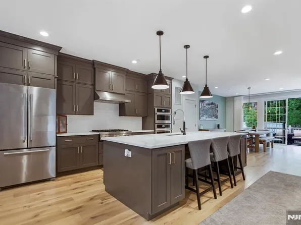 98 Cinnamon Drive, Upper Saddle River, NJ 07458