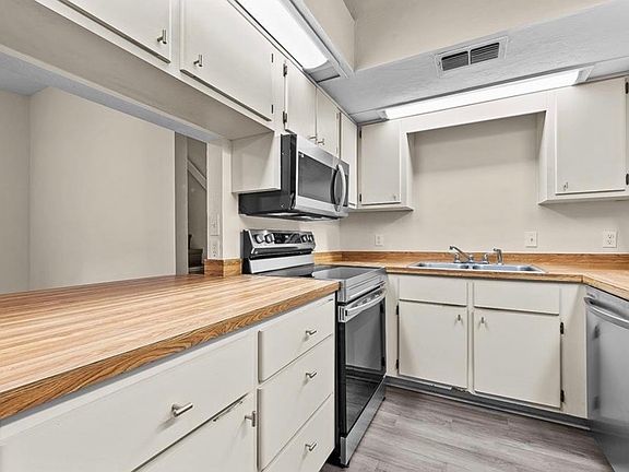 3rd image of 4405 SW 67th Ter