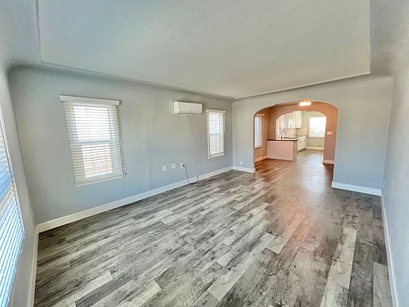 3rd image of 61 Savona Walk #63