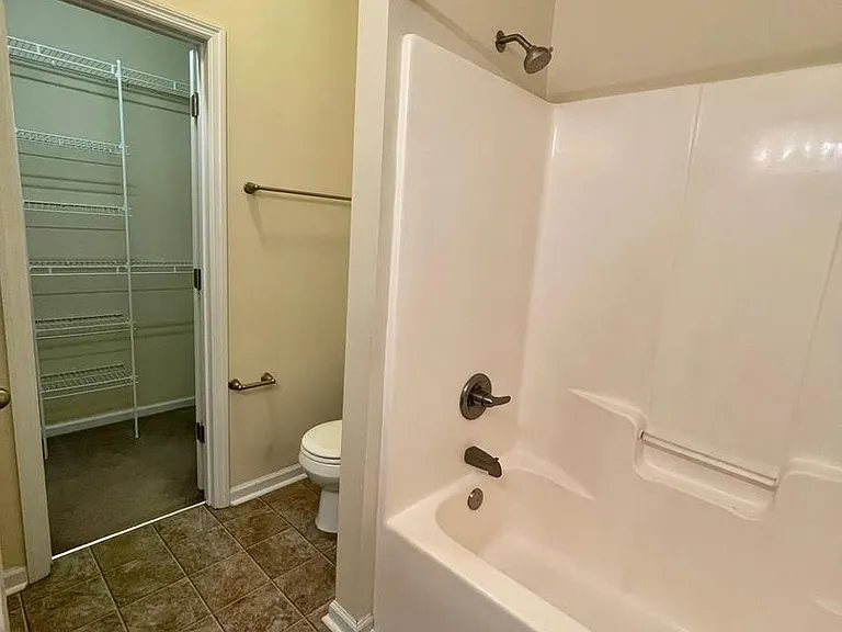 402 Glenhaven Ln — Photo 13