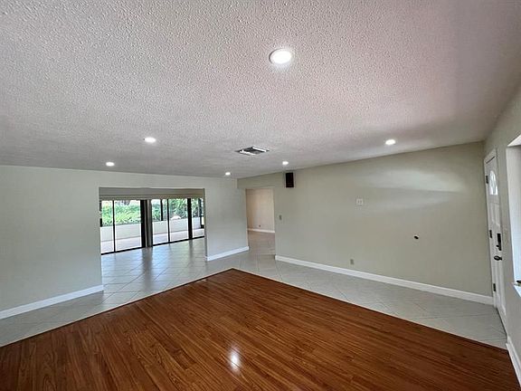 5th image of 4134 Holly Dr