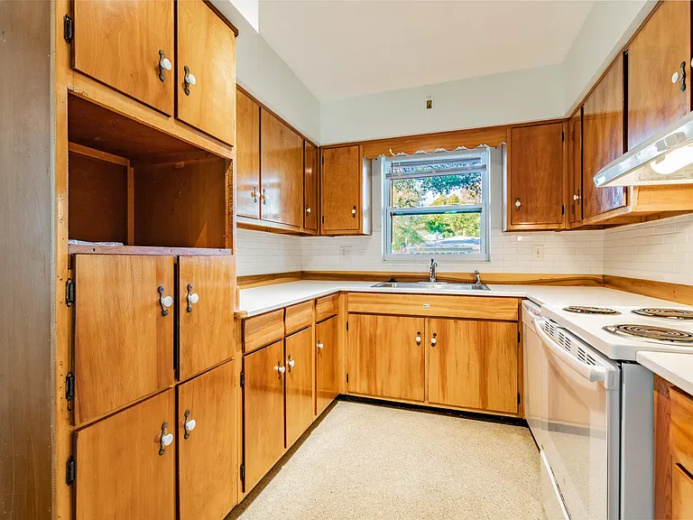 677 Oakwood Dr — Photo 25