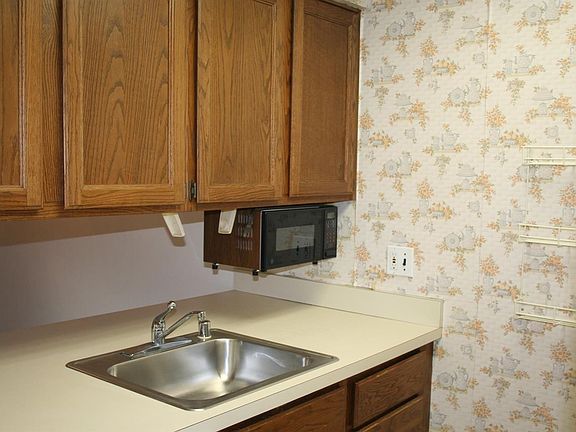 5th image of 2317 Packard St APT B104