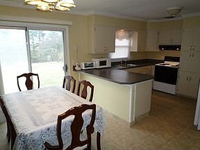 4th image of 21 Belair Dr
