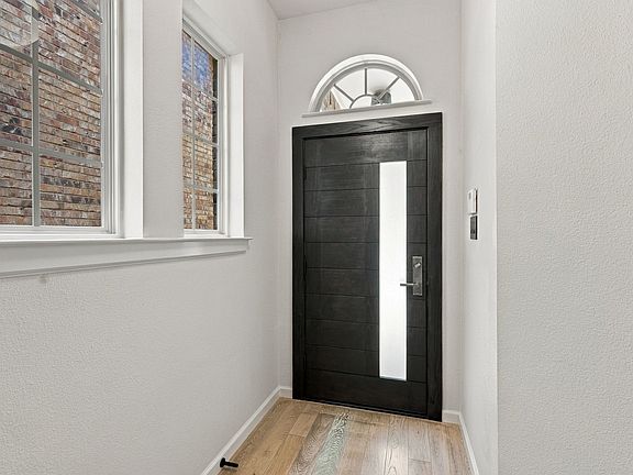 5th image of 227 Buckingham Ave