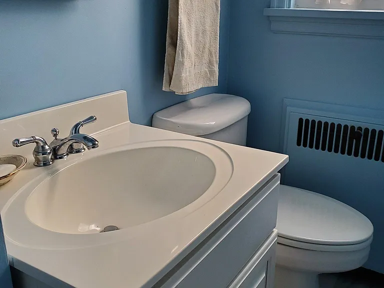 1st floor powderroom