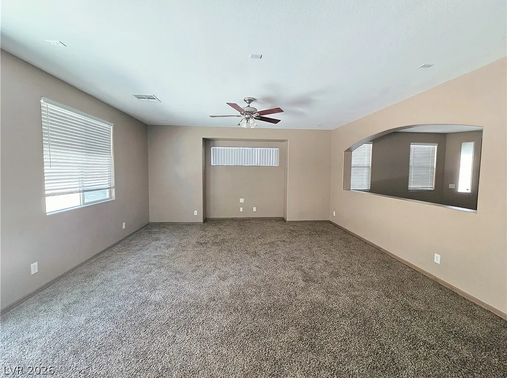 4 bed, 2.5 bath, 2405 sqft, $2,250 — Photo 4