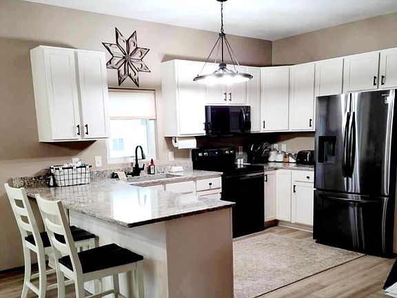 4th image of 9333 Leighton Ave