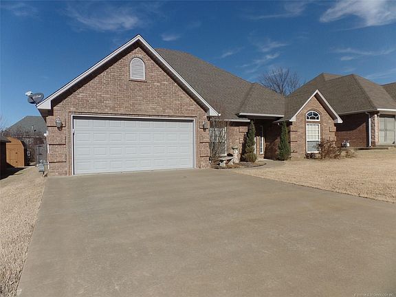 2nd image of 1205 Rosewood
