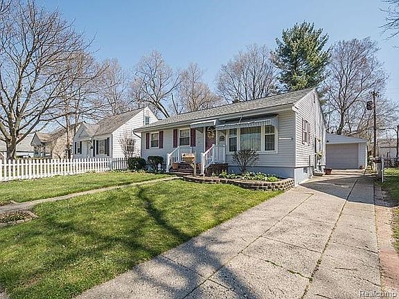 5th image of 1081 Hull Ave