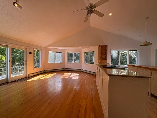 3 bed, 2.5 bath, 1455 sqft, $3,200 — Photo 1