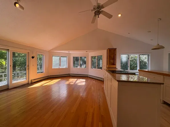 131 John St, Camden, ME 04843