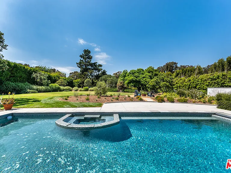 28925 Cliffside Dr — Photo 41