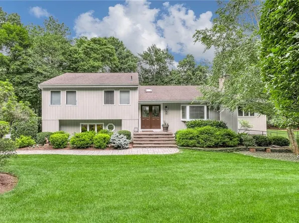 4 Sonia Court, Airmont, NY 10901