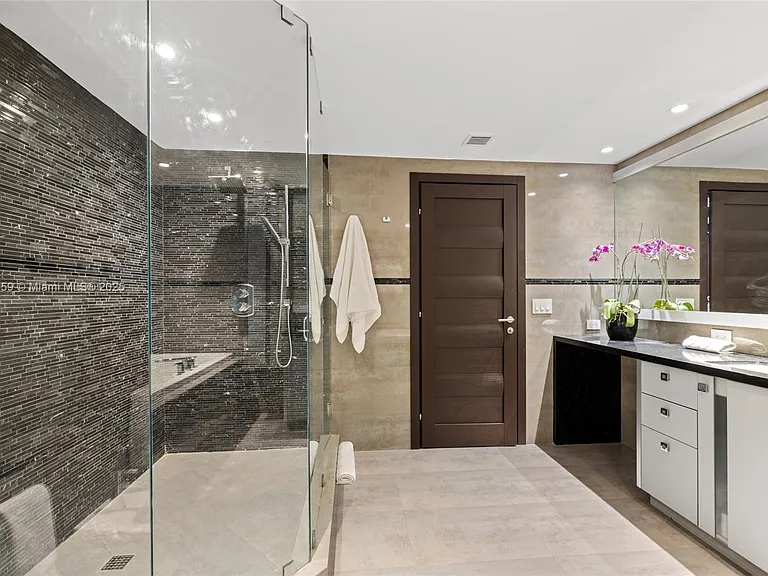 19216 Fisher Island Dr #19216 — Photo 27