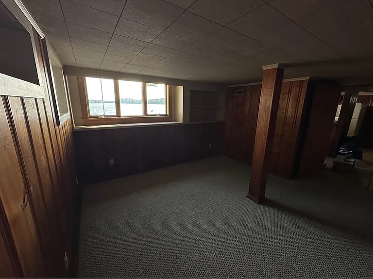 3rd bedroom/ office with lakeview