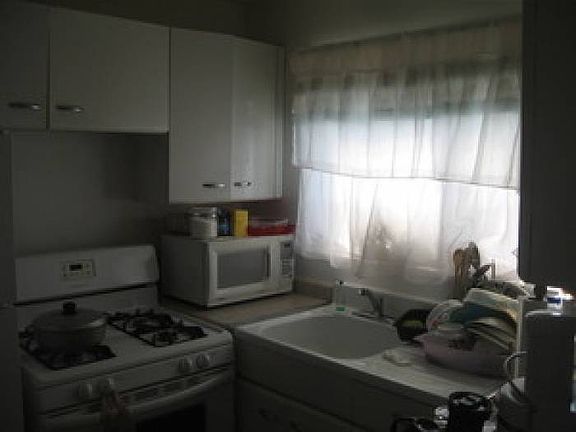 5th image of 6106 N Winchester Ave