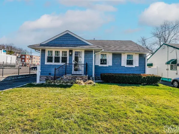 32 Waltuma Ave, Edison, NJ 08837